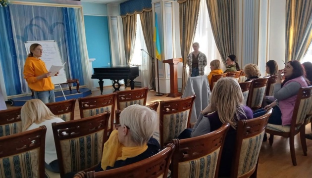 У Миколаєві працівників краєзнавчого музею вчили коректної комунікації з військовими та ветеранами