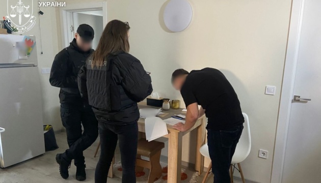 У Житомирі викрили схему переправлення чоловіків за кордон під виглядом волонтерів