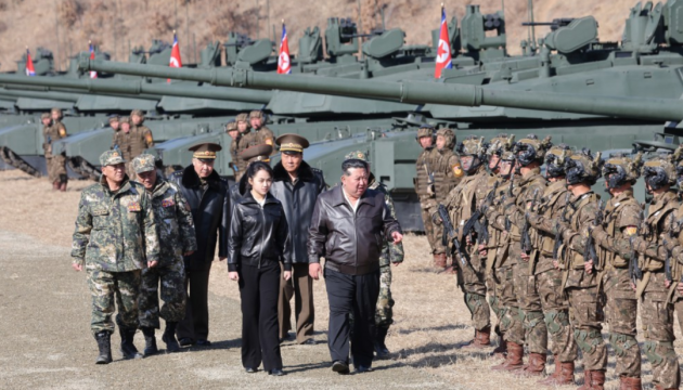 Кім Чен Ин провів перше військове навчання за участю нових танків