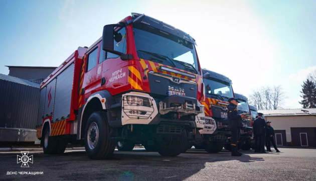 Рятувальники отримали спеціалізовані автомобілі від Данії