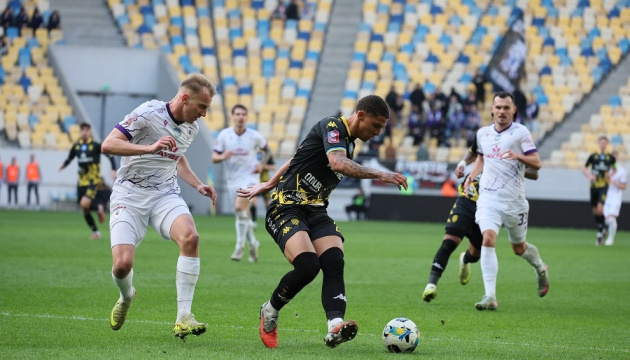 Черкаський ЛНЗ очолив футбольну Прем'єр-лігу, обігравши у Львові «Рух»
