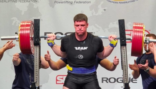 Українець Мельничук виграв «золото» мальтійського Євро-2026 з пауерліфтингу