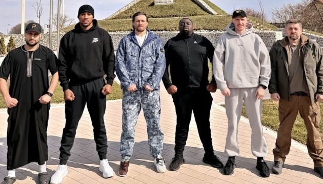 英国ボクサーのアンソニー・ジョシュア氏、ウクライナ初訪問