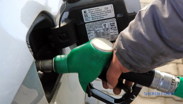 Іноземці у Словаччині платитимуть за пальне більше, ніж місцеві