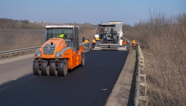 На ремонт прифронтових доріг додатково спрямують 1,5 мільярда - Кулеба