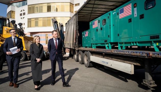 Україна отримала генератори та важку техніку для меліорації від США
