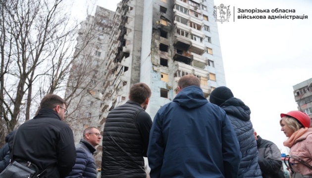 У Запоріжжі частина будинку, в який влучив дрон, є непридатною для проживання