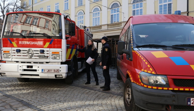 Львів отримав 13 автомобілів і гуманітарну допомогу від бельгійського Мехелена