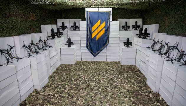 Київ передав воїнам Третього корпусу 5000 FPV-дронів