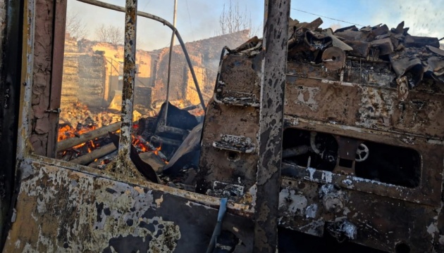 Війська РФ атакували дронами пожежне депо на Сумщині