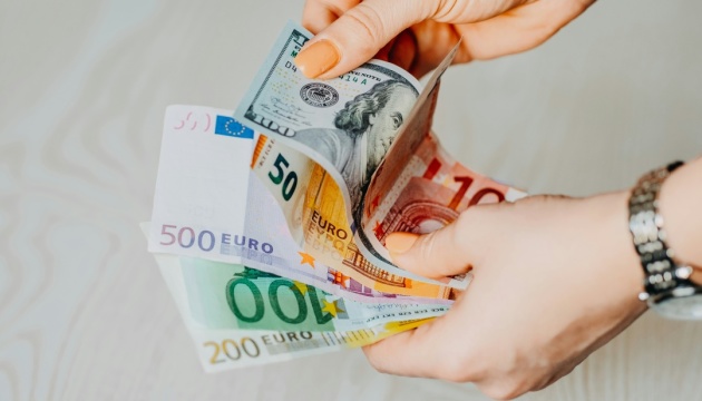 Євро дорожчає: Нацбанк оголосив курс гривні на 27 березня