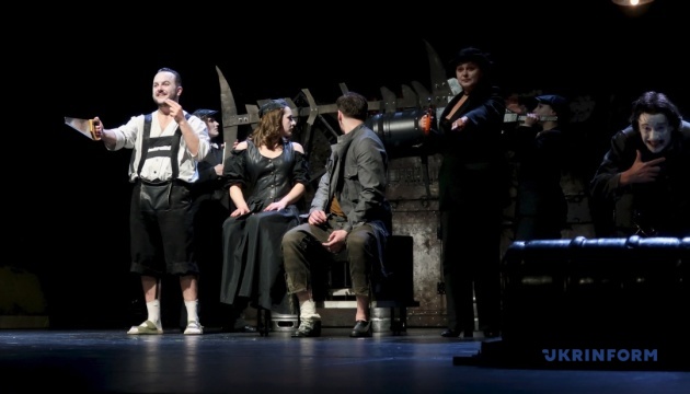 Фестиваль української культури у Празі зібрав тисячу глядачів і тисячі крон на допомогу захисникам