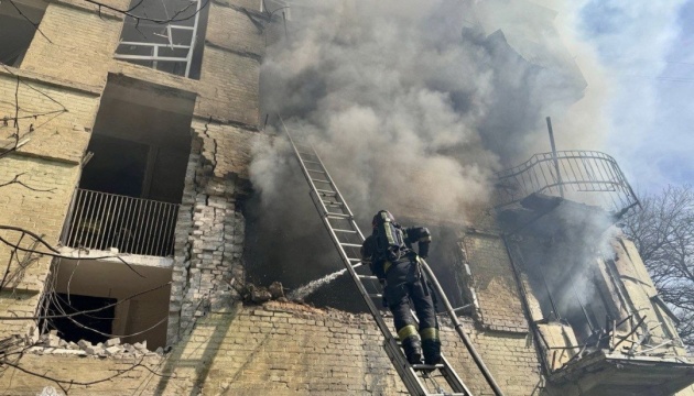 ロシア軍、ウクライナ南部ドニプロを攻撃、集合住宅が損傷、負傷者５名