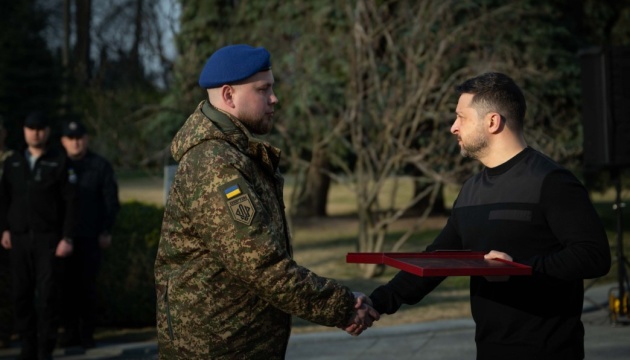 Зеленський нагородив нацгвардійців та передав «Золоті Зірки» родинам загиблих Героїв