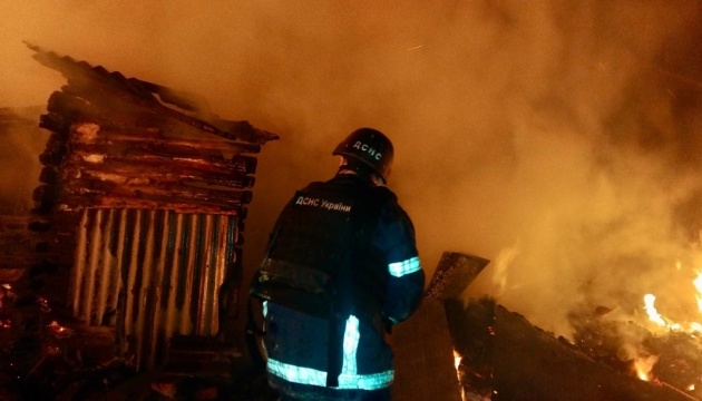 У Чернігові російські дрони пошкодили харчове підприємство і залізничну інфраструктуру