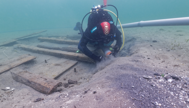 У Швейцарії на дні озера виявили вантаж корабля римської епохи із сотнями артефактів