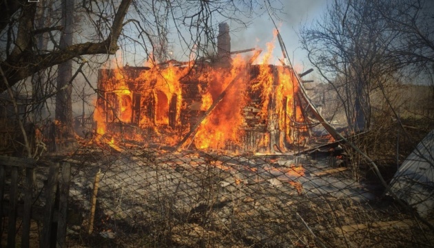 Чернігівщину атакували російські дрони - спалахнула пожежа, є загиблий