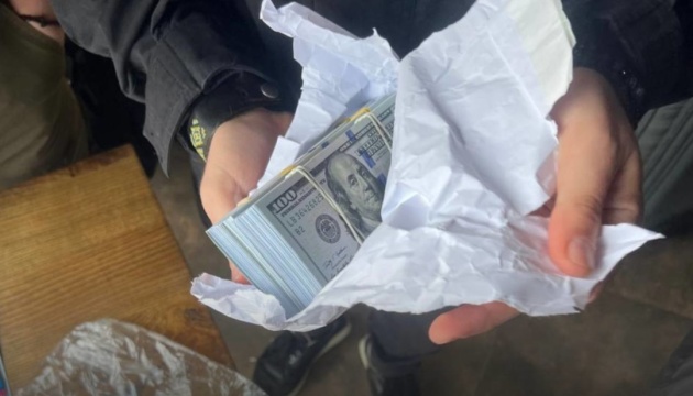 Незаконний виїзд за $30 тисяч - на Львівщині затримали прикордонника