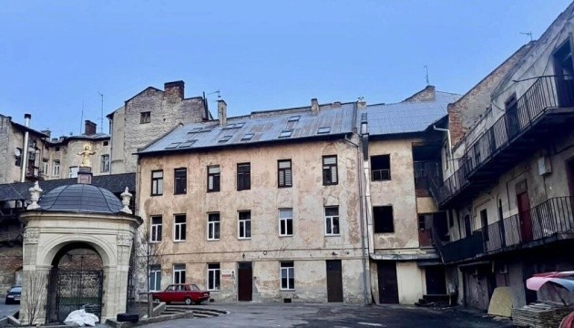 У Львові частина будинку, в який влучив російський дрон, придатна для проживання - Садовий