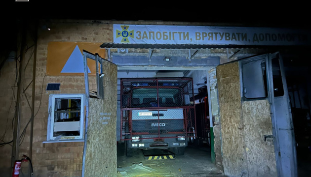 Армія РФ вдарила по пожежно-рятувальній частині у Запоріжжі, є пошкодження