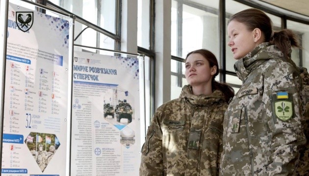 У київському метро відкрили виставку, присвячену НАТО та його співпраці з Україною