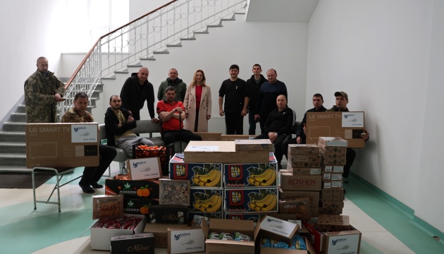 «Шана Героям»: «Українські вертольоти» підтримали поранених у лікарні