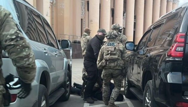 Махінації з цінною деревиною: на Харківщині затримали керівника партійного осередку