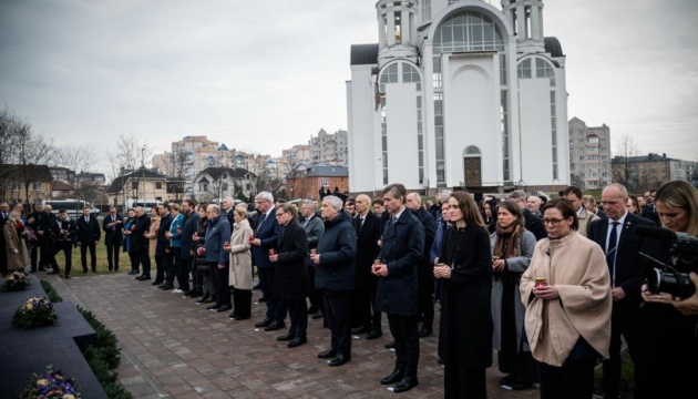 La délégation des ministres de l'UE a honoré la mémoire des victimes de l'occupation russe à Boutcha