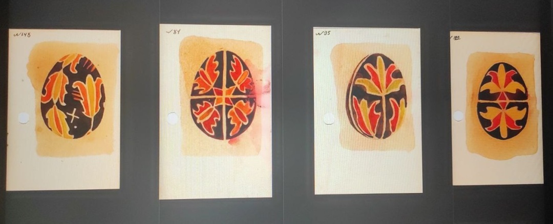 Картки із замальовками, які фіксують орнаменти й колористику писанок 