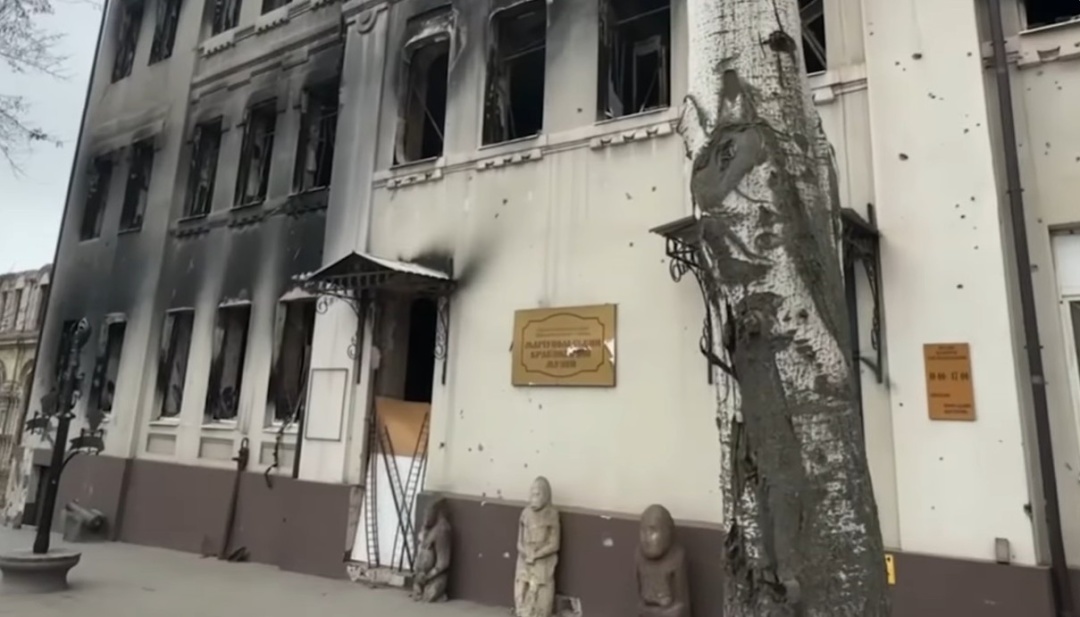 Пошкоджений росіянами Маріупольський краєзнавчий музей