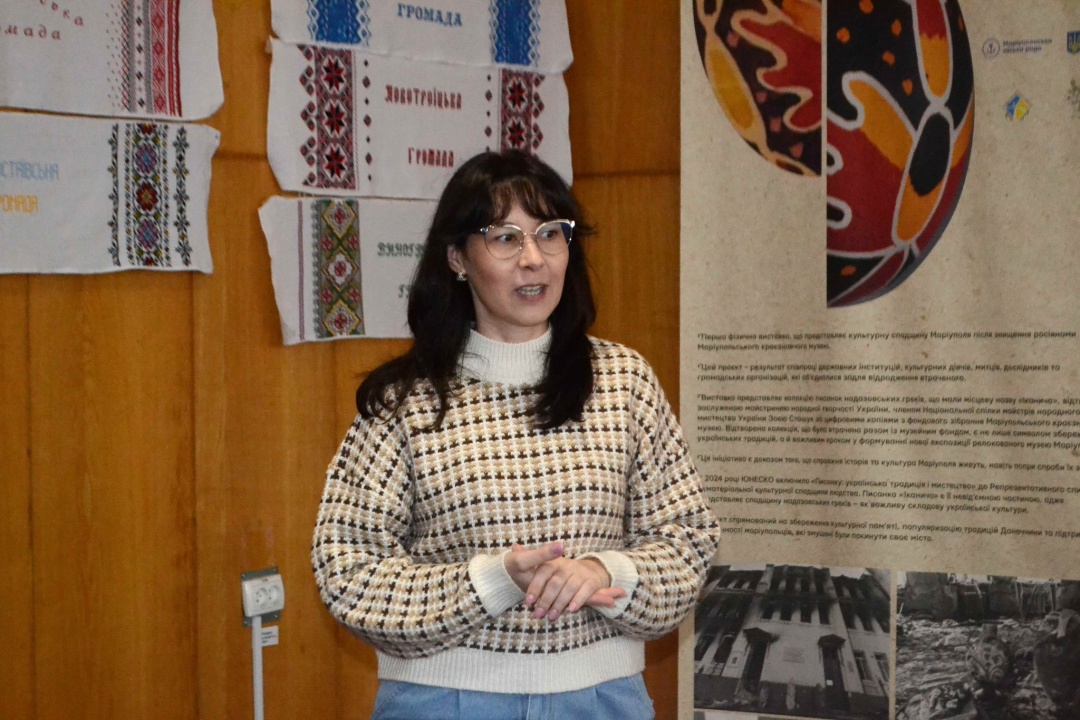 Співробітниця Маріупольського краєзнавчого музею Наталія Арусланова, яка вивчала та досліджувала писанку надазовських греків «Іканича»