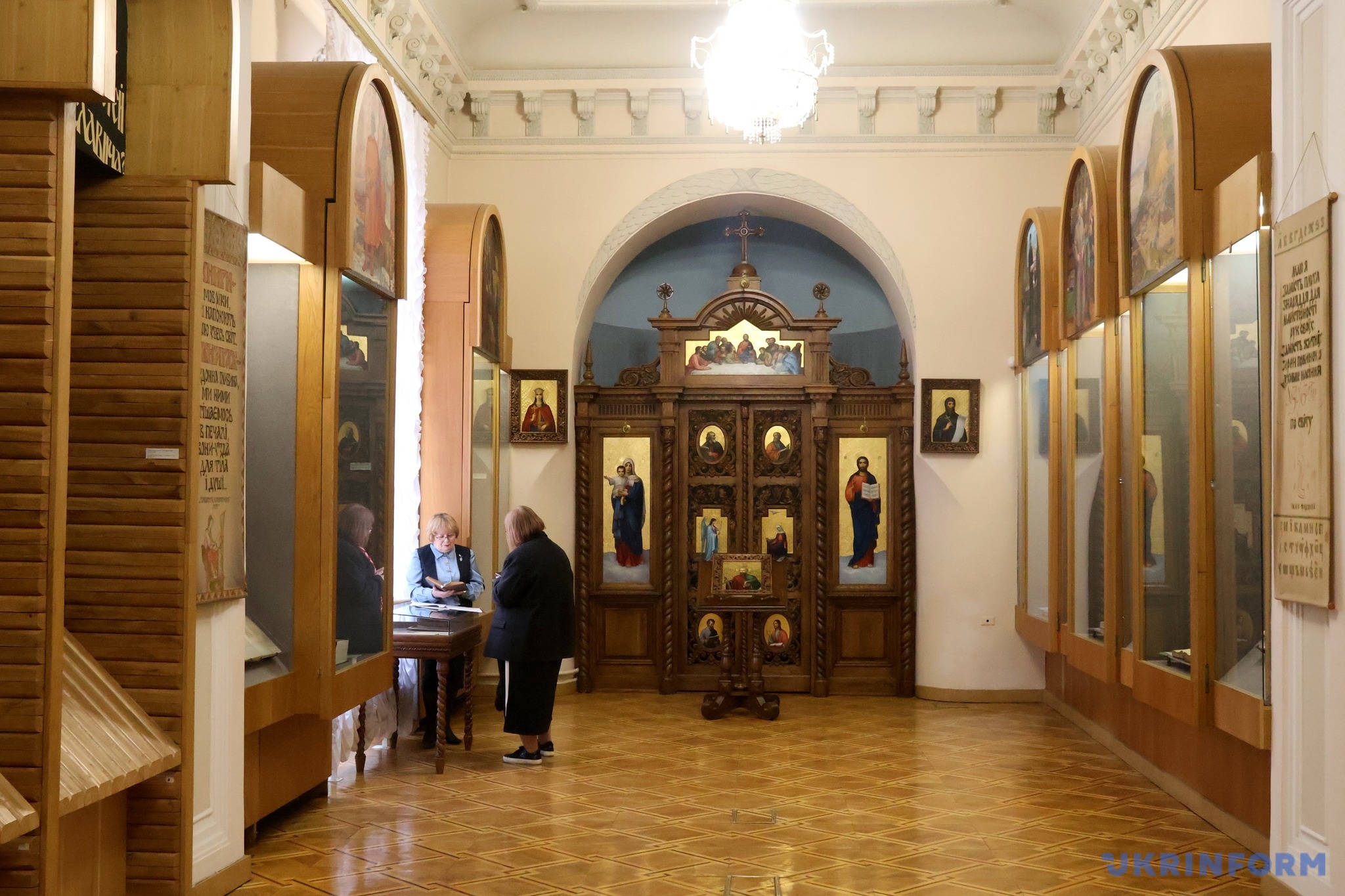 Тут вінчалися Іван Франко та Ольга Хоружинська, нині це частина експозиції Національного музею літератури України