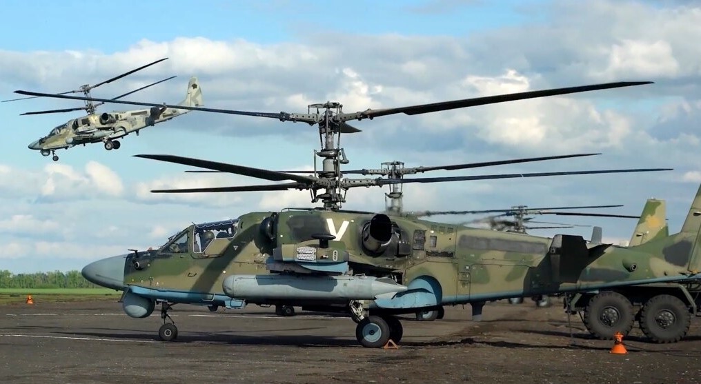 Розвідувально-ударний гелікоптер Ка-52.