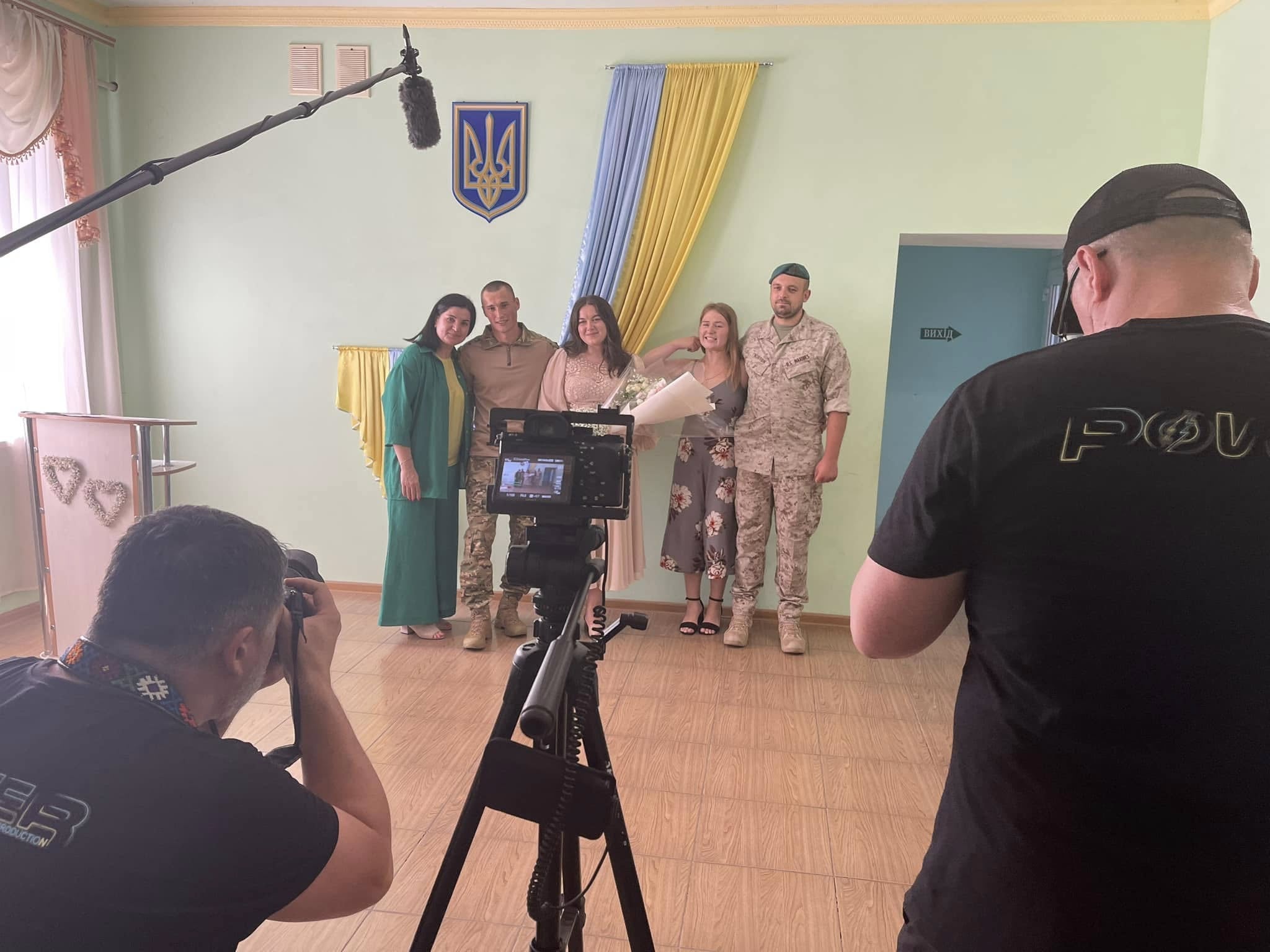 Весілля Костянтина Карагеза з Христиною, 2022 р. Праворуч Олена і Дмитро Лисаки