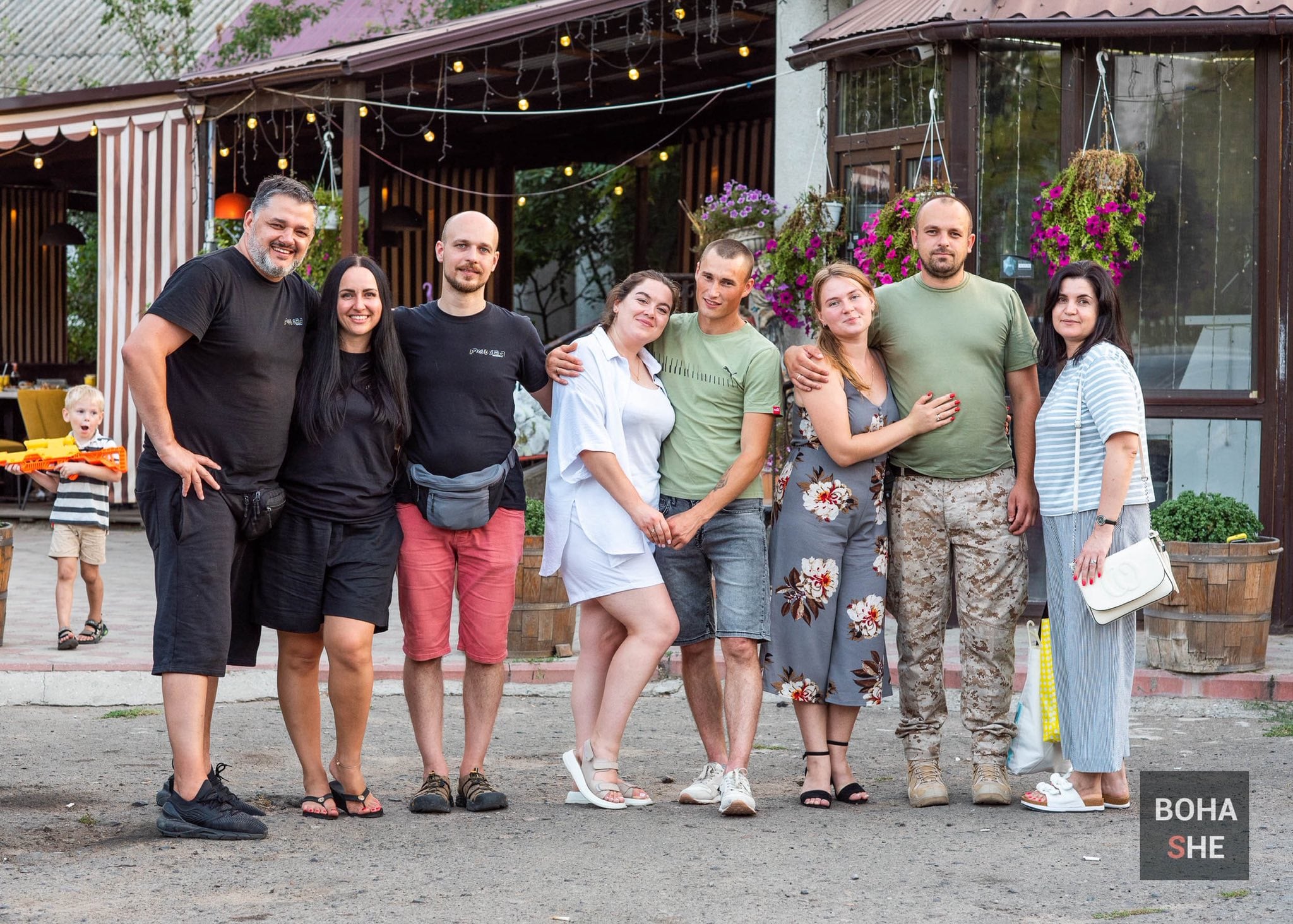 Костянтин Карагез із своєю другою половиною – Христиною – в центрі