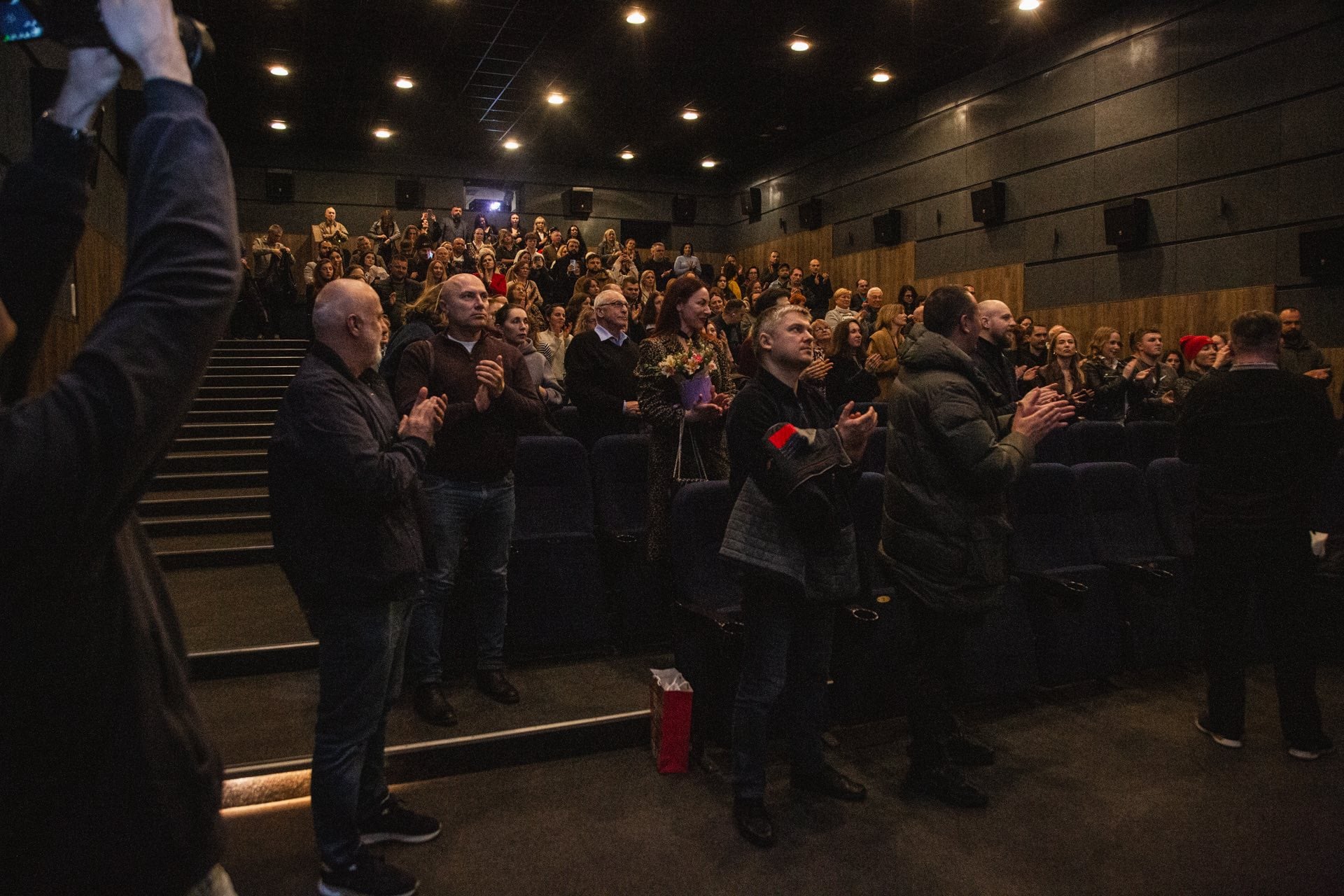 Глядацька зала після перегляду фільму «Вона» в Києві
