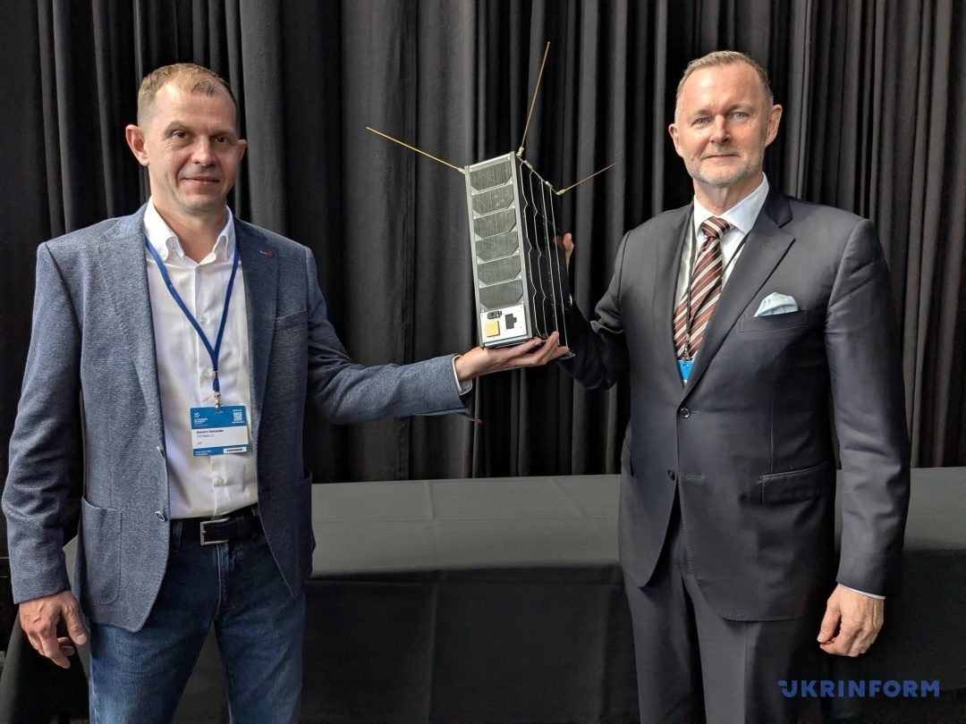 Робототехніка і супутниковий зв’язок: на бізнес-форумі Україна-ЄС підписали угоди про спільні підприємства