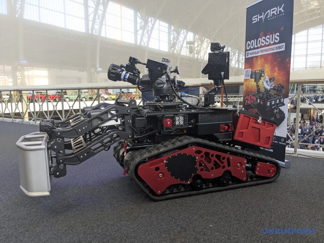 Робототехніка і супутниковий зв’язок: на бізнес-форумі Україна-ЄС підписали угоди про спільні підприємства