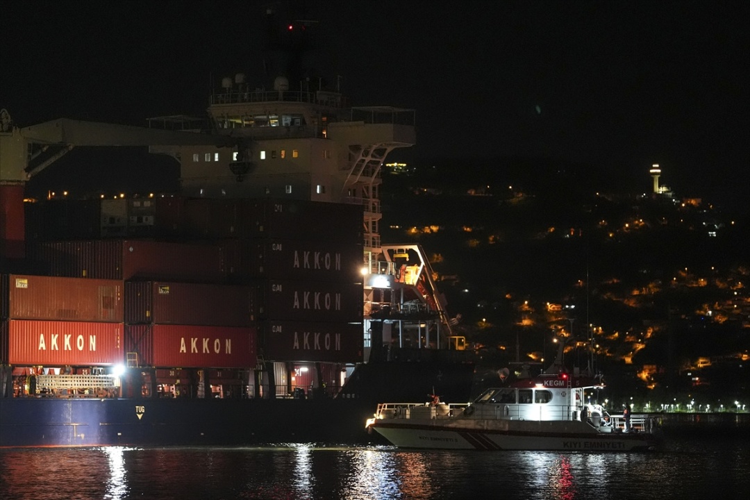 У Босфорі сіло на мілину турецьке судно - рух протокою тимчасово зупинили