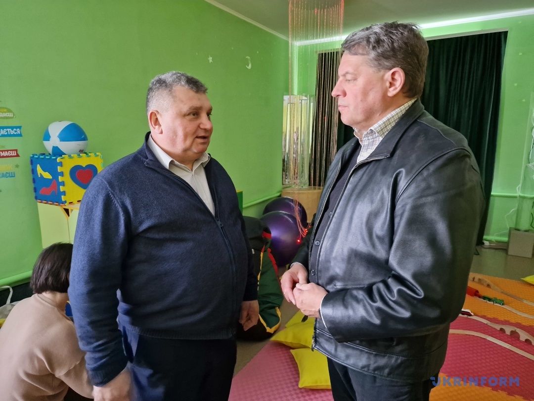 Директор (зліва) і Роман Сущенко