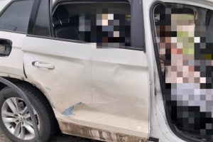 Війська РФ вдарили дроном по автівці у Херсоні: двоє загиблих, один поранений