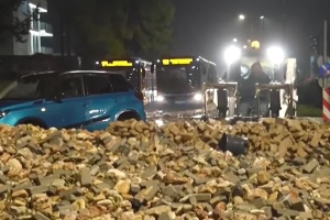 Грецію накрили сильні бурі - сталися повені, повалені дерева