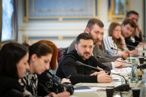 Зеленський - про зупинку постачання зброї США: Поки таких сигналів не було, але маємо бути готові