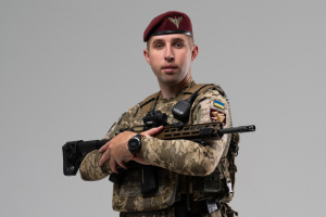 Десантник передасть шеврон знищеного російського комбата в музей