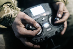 Drohnentruppen zerstören Buk-M3-System, Bnrennstofftanks und Lager der Russen