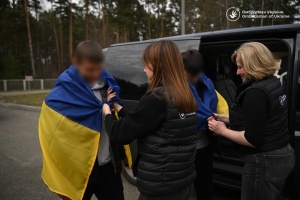 Із тимчасово захоплених територій повернули ще сімох українських підлітків