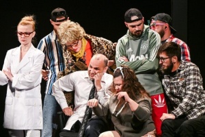 У Львові ветерани показали на сцені трагікомедію «Директор ліфта»