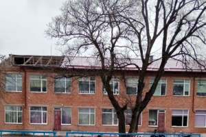 На Рівненщині через негоду знеструмлені 46 населених пунктів, пошкоджений дах ліцею