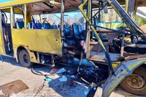 У Нікополі ворог вдарив по автобусу: троє загиблих, ще 12 поранені