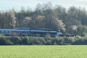 У Франції швидкісний потяг зіткнувся з військовим конвоєм - машиніст загинув, 27 пасажирів поранені